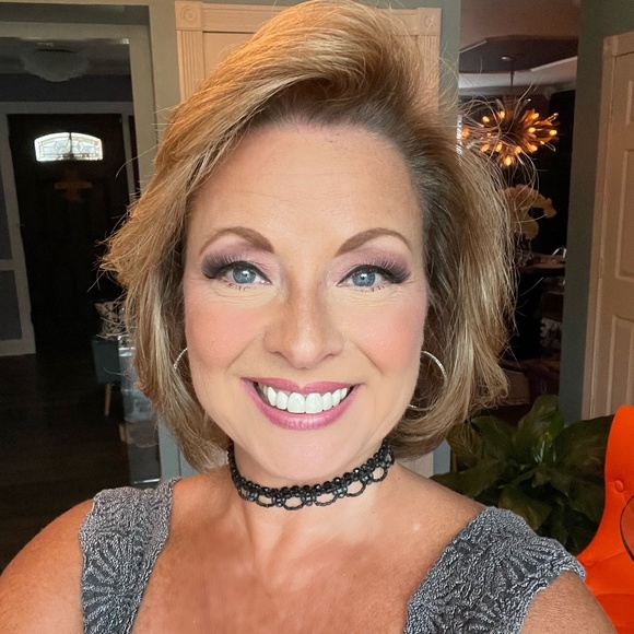 Meet your Posher, Gina - Picture 1 of 4